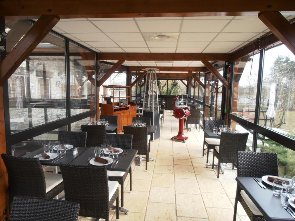 Logis Hotel Restaurant La Vieille Ferme, Macon Nord Sance Exterior photo